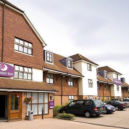 Premier Inn London Gatwick Airport South - London Road Кроули Екстериор снимка
