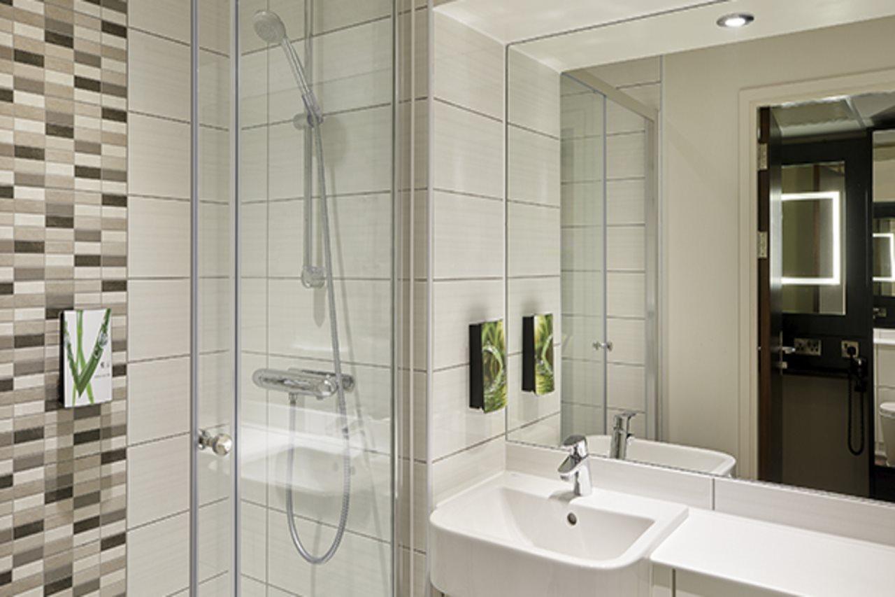 Premier Inn London Gatwick Airport South - London Road Кроули Екстериор снимка
