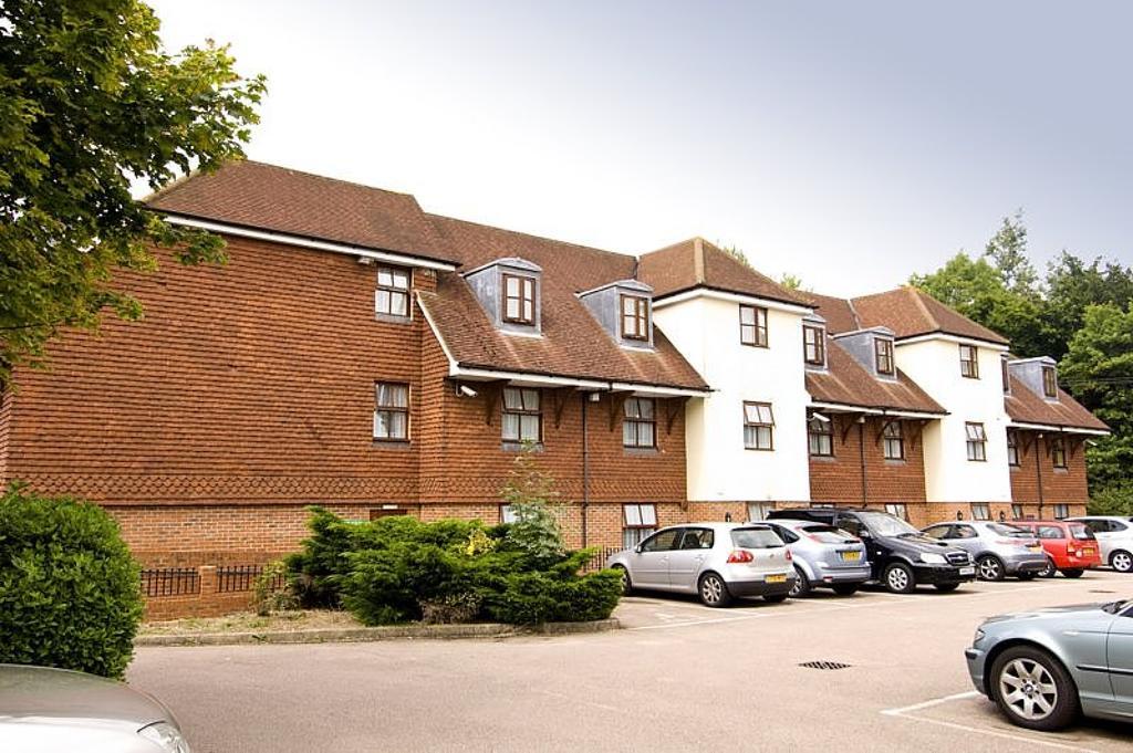 Premier Inn London Gatwick Airport South - London Road Кроули Екстериор снимка