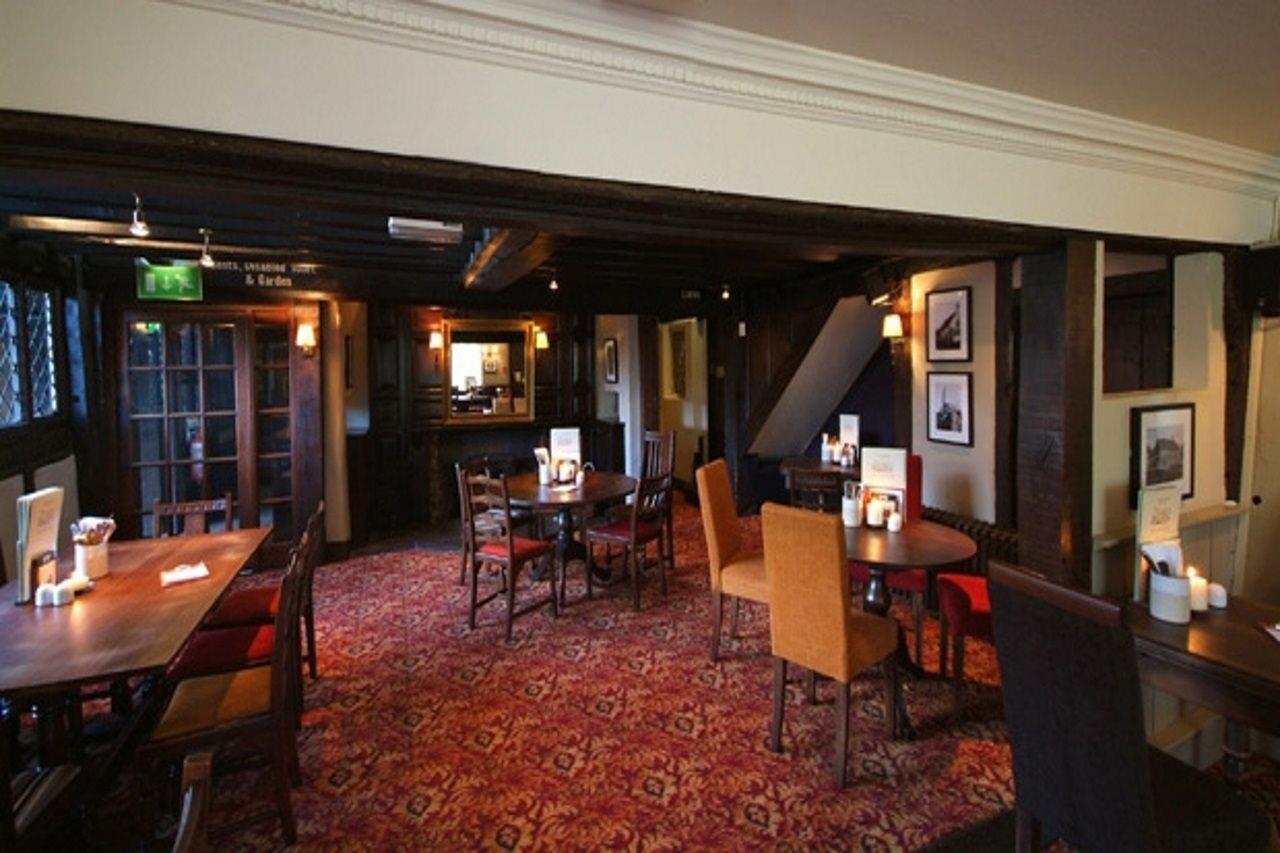 Premier Inn London Gatwick Airport South - London Road Кроули Екстериор снимка