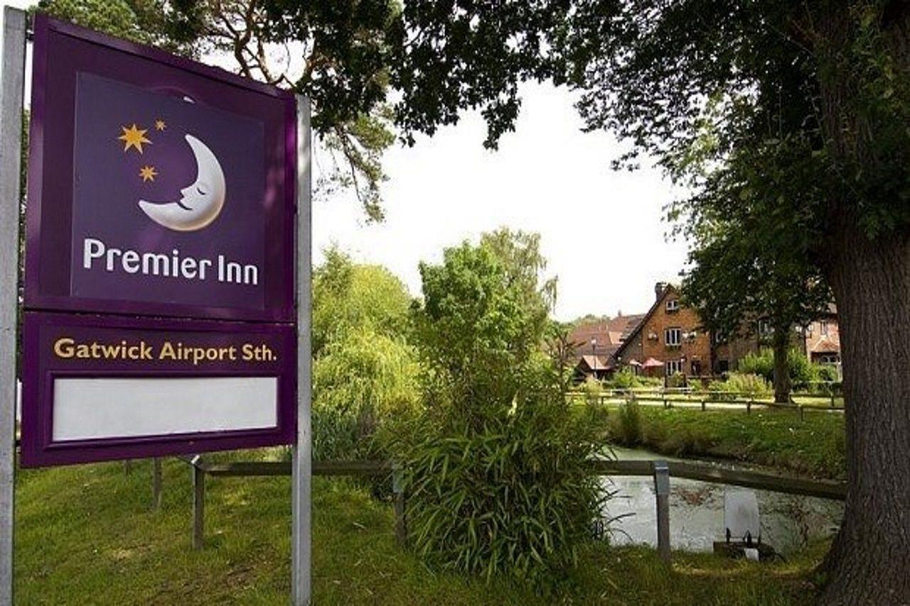 Premier Inn London Gatwick Airport South - London Road Кроули Екстериор снимка