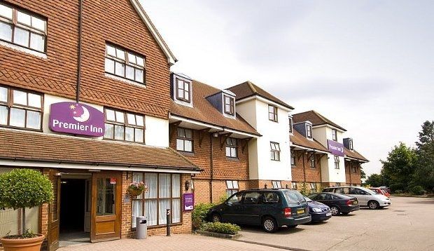 Premier Inn London Gatwick Airport South - London Road Кроули Екстериор снимка